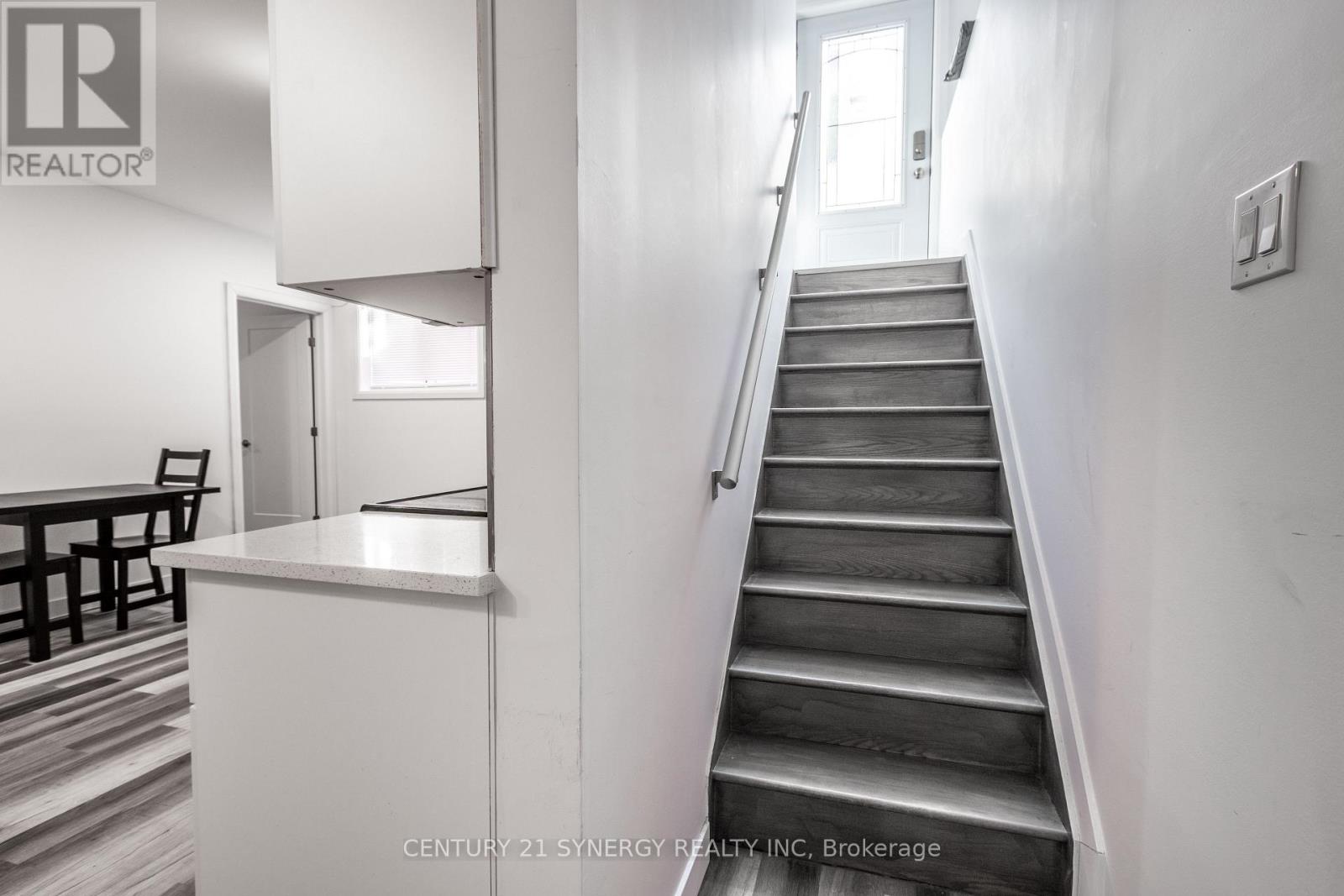 B - 865 Tavistock Road, Ottawa, Ontario  K2B 5N5 - Photo 3 - X12663186