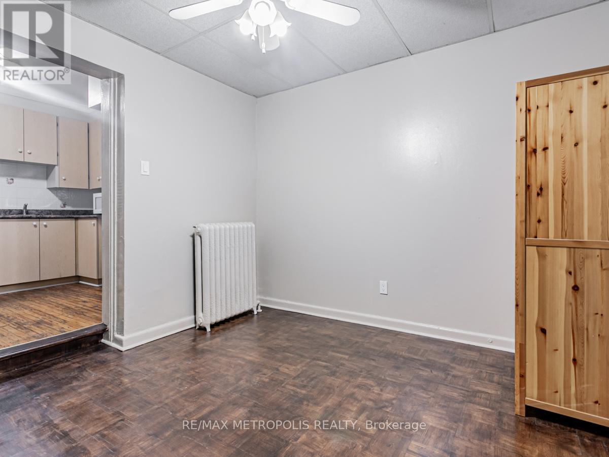 2229a Dundas Street W, Toronto, Ontario  M6R 1X6 - Photo 10 - W12662658