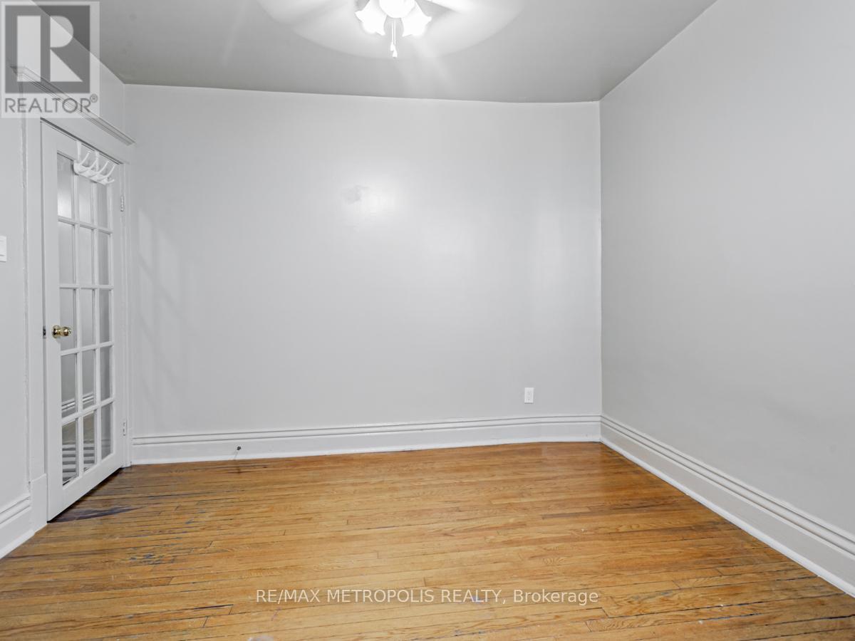 2229a Dundas Street W, Toronto, Ontario  M6R 1X6 - Photo 14 - W12662658