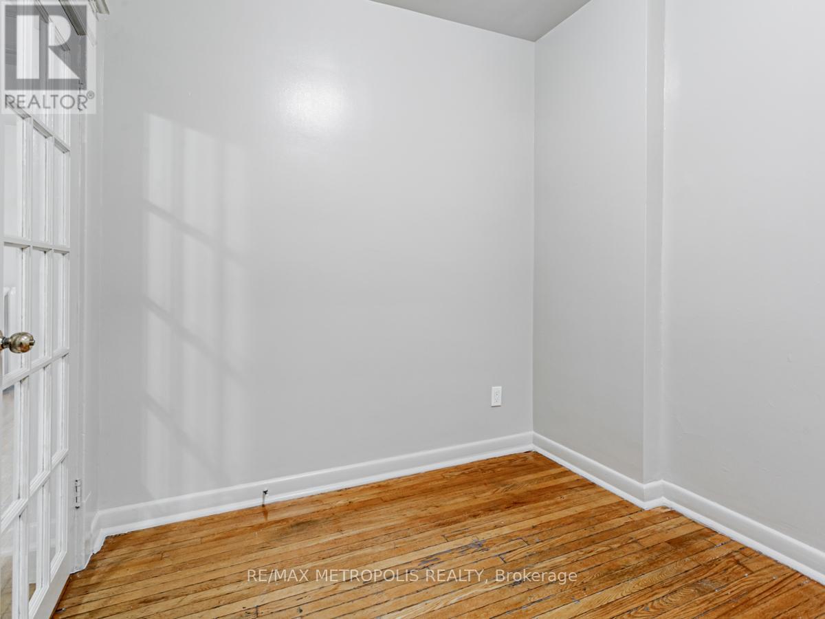 2229a Dundas Street W, Toronto, Ontario  M6R 1X6 - Photo 18 - W12662658