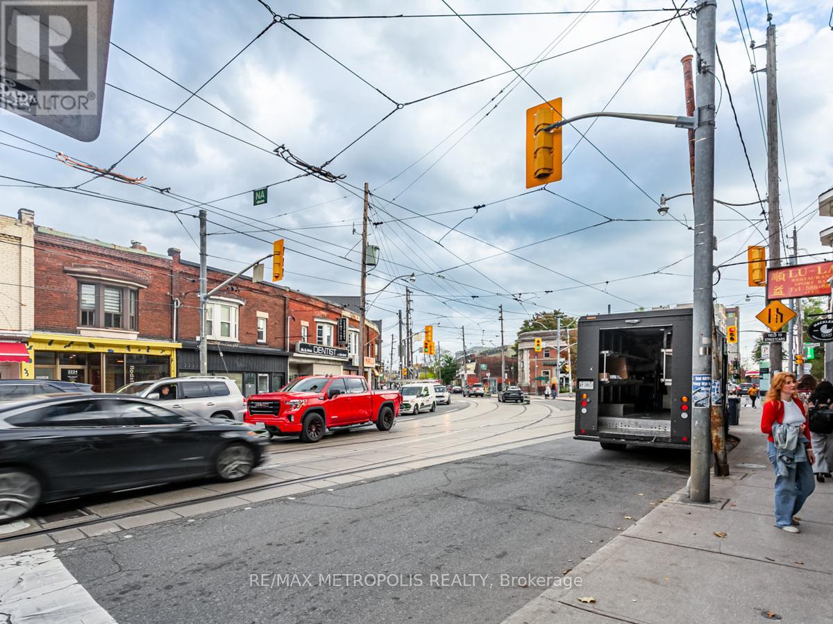 2229a Dundas Street W, Toronto, Ontario  M6R 1X6 - Photo 25 - W12662658