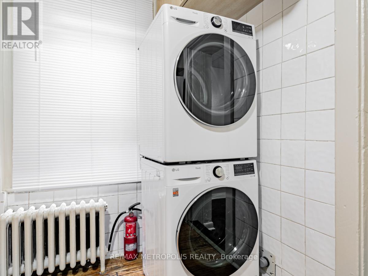 2229a Dundas Street W, Toronto, Ontario  M6R 1X6 - Photo 7 - W12662658