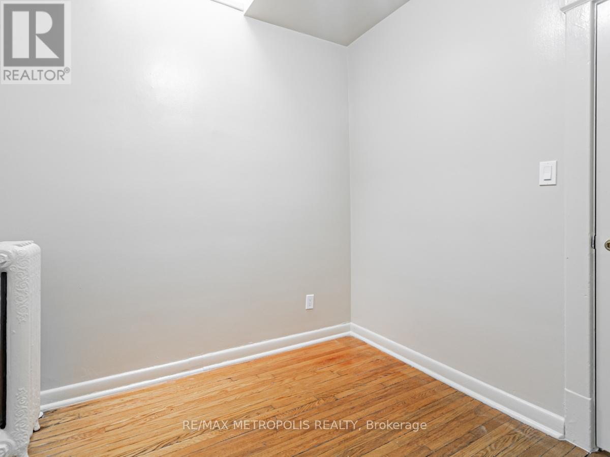 2229a Dundas Street W, Toronto, Ontario  M6R 1X6 - Photo 19 - W12662658