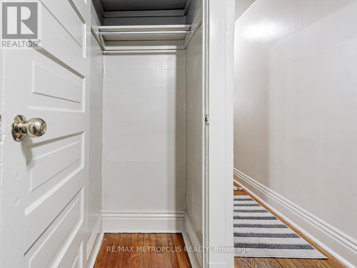 2229a Dundas Street W, Toronto, Ontario  M6R 1X6 - Photo 24 - W12662658