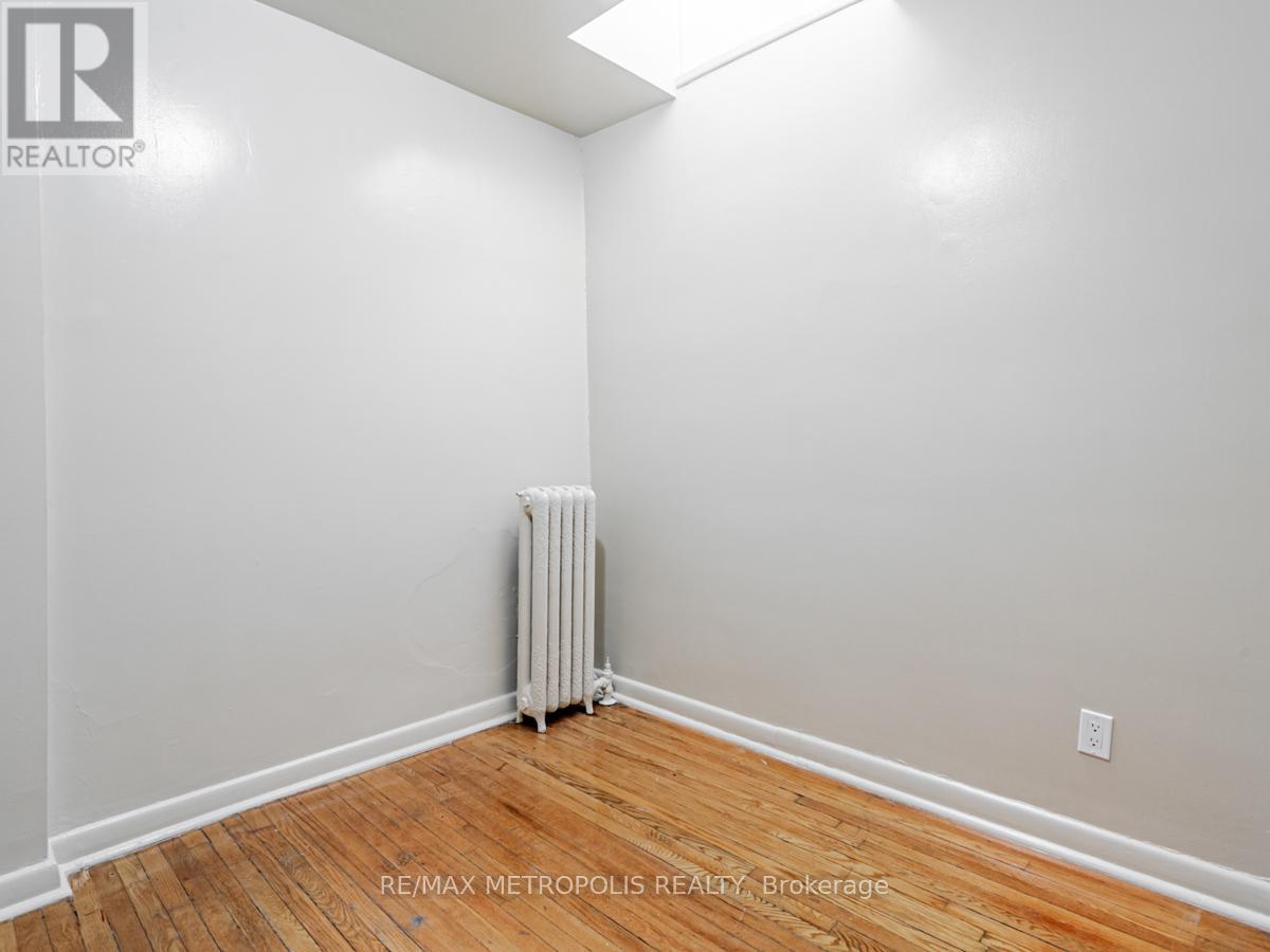2229a Dundas Street W, Toronto, Ontario  M6R 1X6 - Photo 17 - W12662658