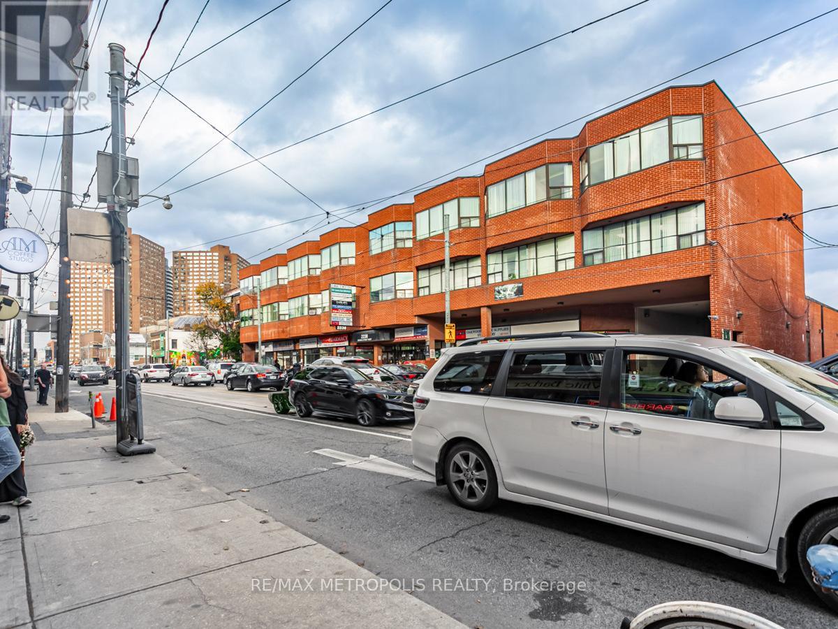 2229a Dundas Street W, Toronto, Ontario  M6R 1X6 - Photo 26 - W12662658
