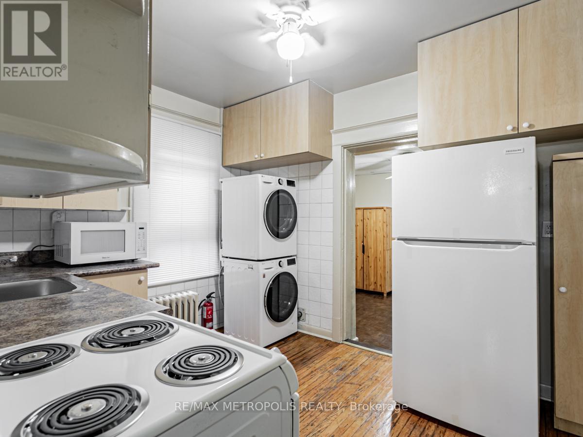 2229a Dundas Street W, Toronto, Ontario  M6R 1X6 - Photo 4 - W12662658