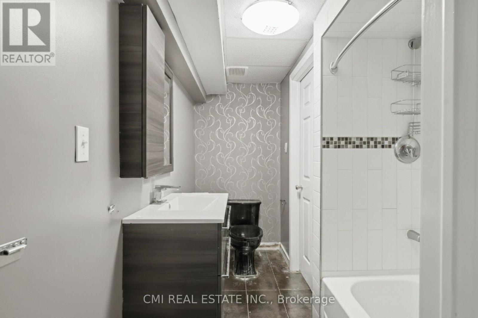 360 Culpepper Place, Waterloo, Ontario  N2L 5L3 - Photo 38 - X12523098