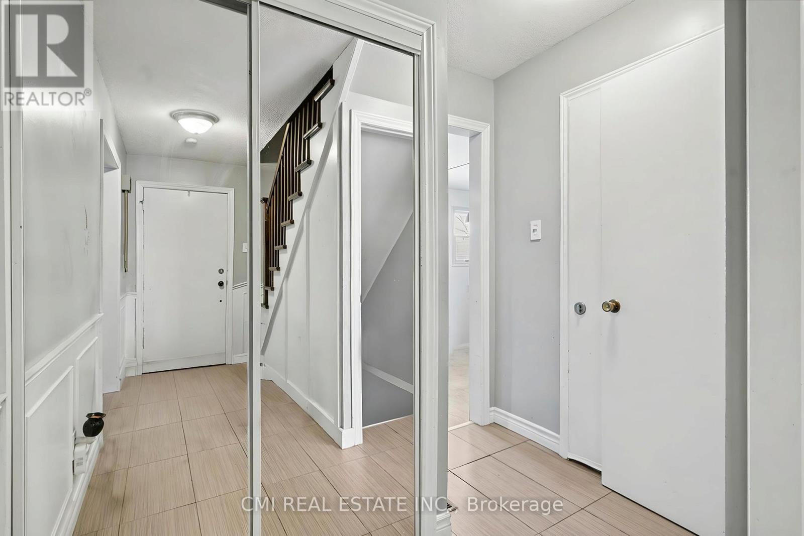 360 Culpepper Place, Waterloo, Ontario  N2L 5L3 - Photo 5 - X12523098