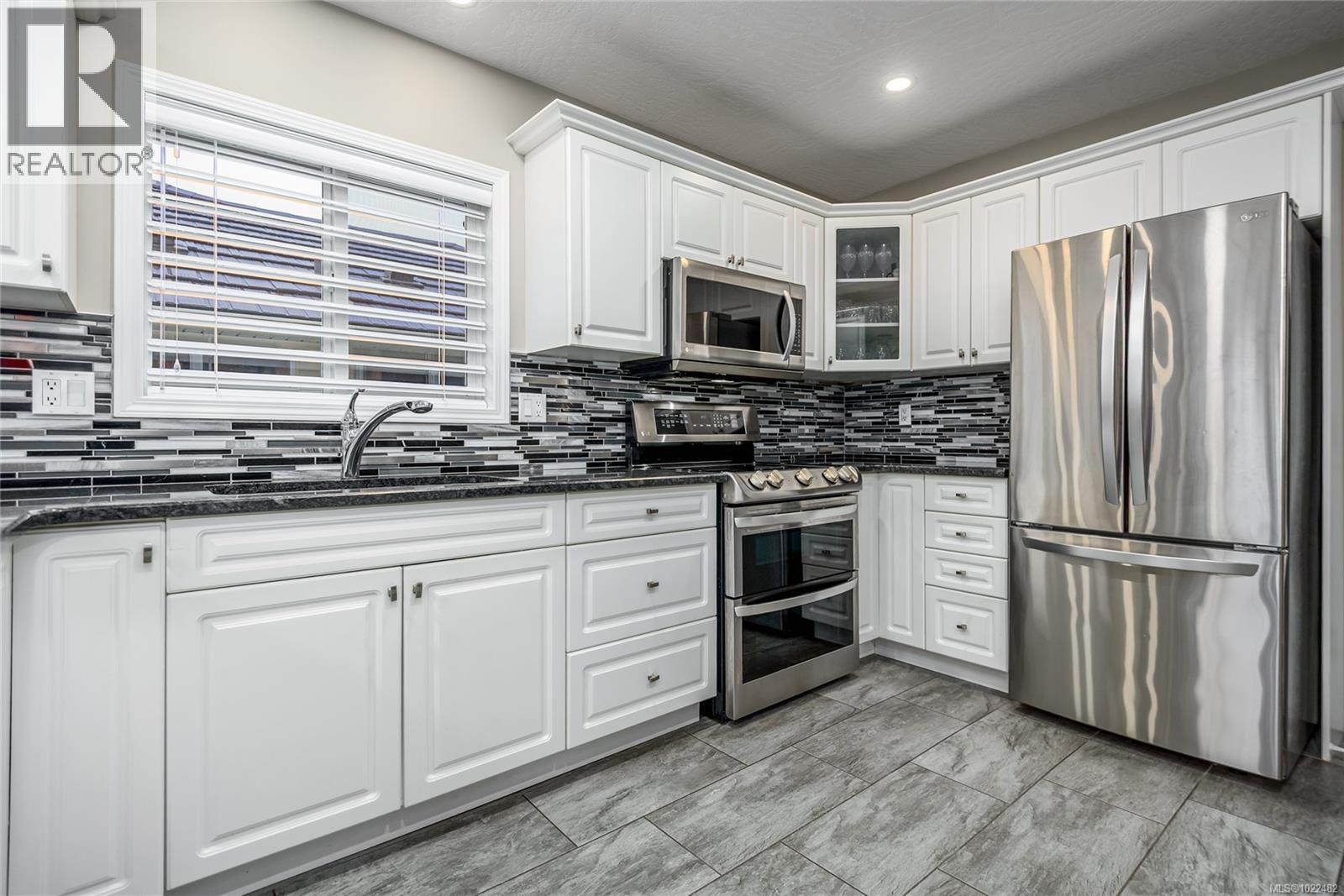 1940 St. Andrews Pl, Courtenay, British Columbia  V9N 9J4 - Photo 6 - 1022482