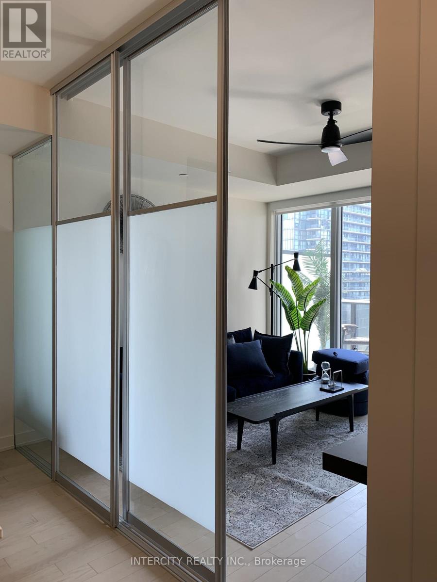 2516 - 330 Richmond Street W, Toronto, Ontario  M5V 1X2 - Photo 10 - C12663230