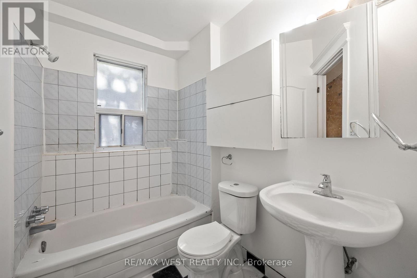 937 Bathurst Street, Toronto, Ontario  M5R 3G4 - Photo 11 - C12663272