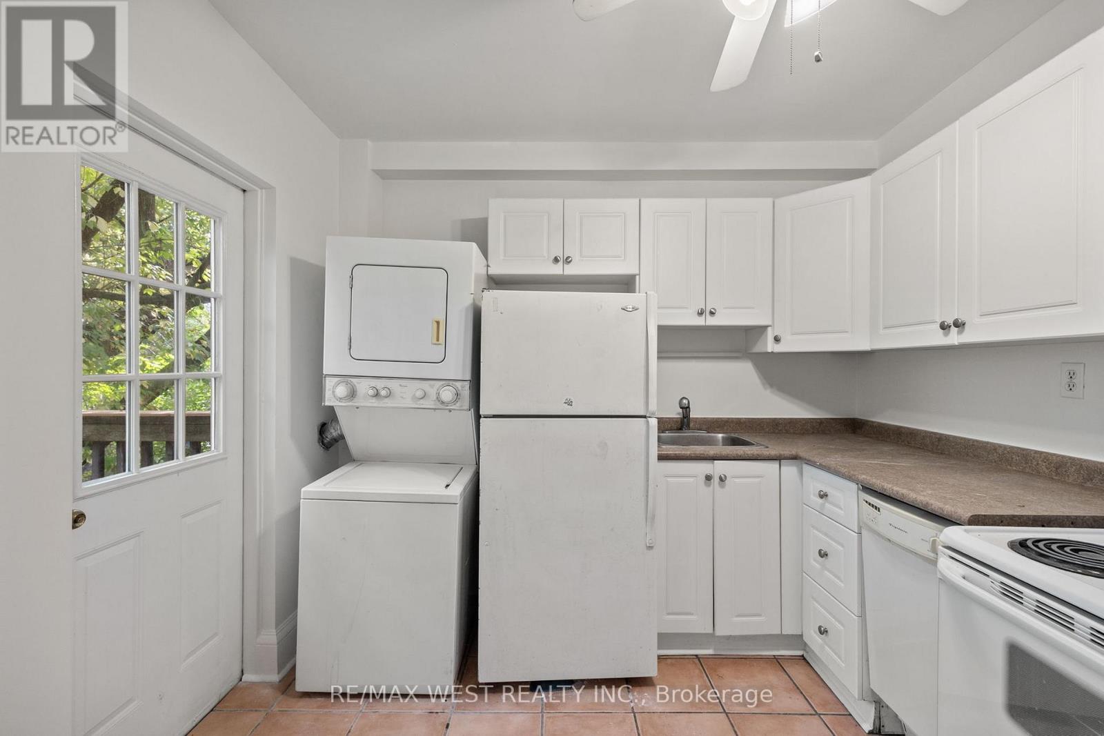 937 Bathurst Street, Toronto, Ontario  M5R 3G4 - Photo 15 - C12663272