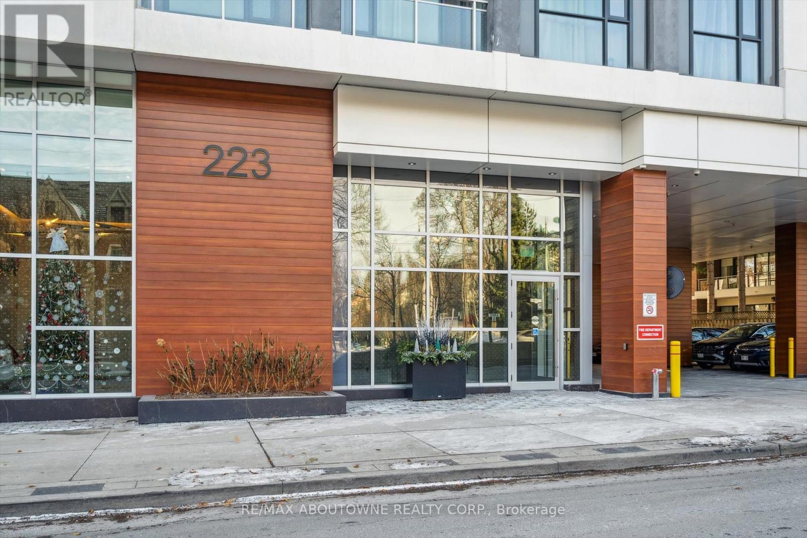 317 - 223 St Clair Avenue W, Toronto, Ontario  M4V 0A5 - Photo 3 - C12663286