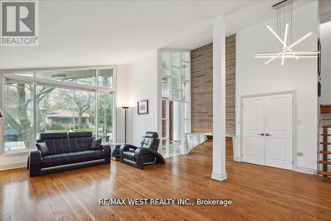 40 Arlstan Drive, Toronto, Ontario  M3H 4V9 - Photo 3 - C12663304