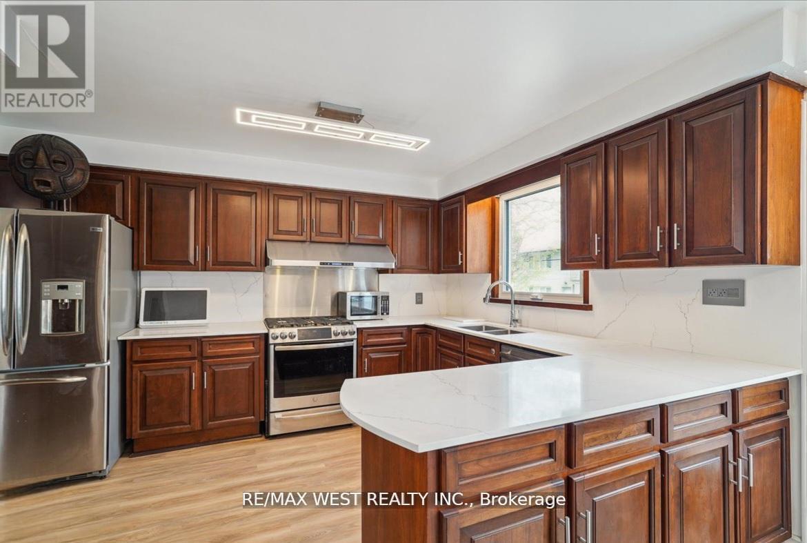 40 Arlstan Drive, Toronto, Ontario  M3H 4V9 - Photo 7 - C12663304