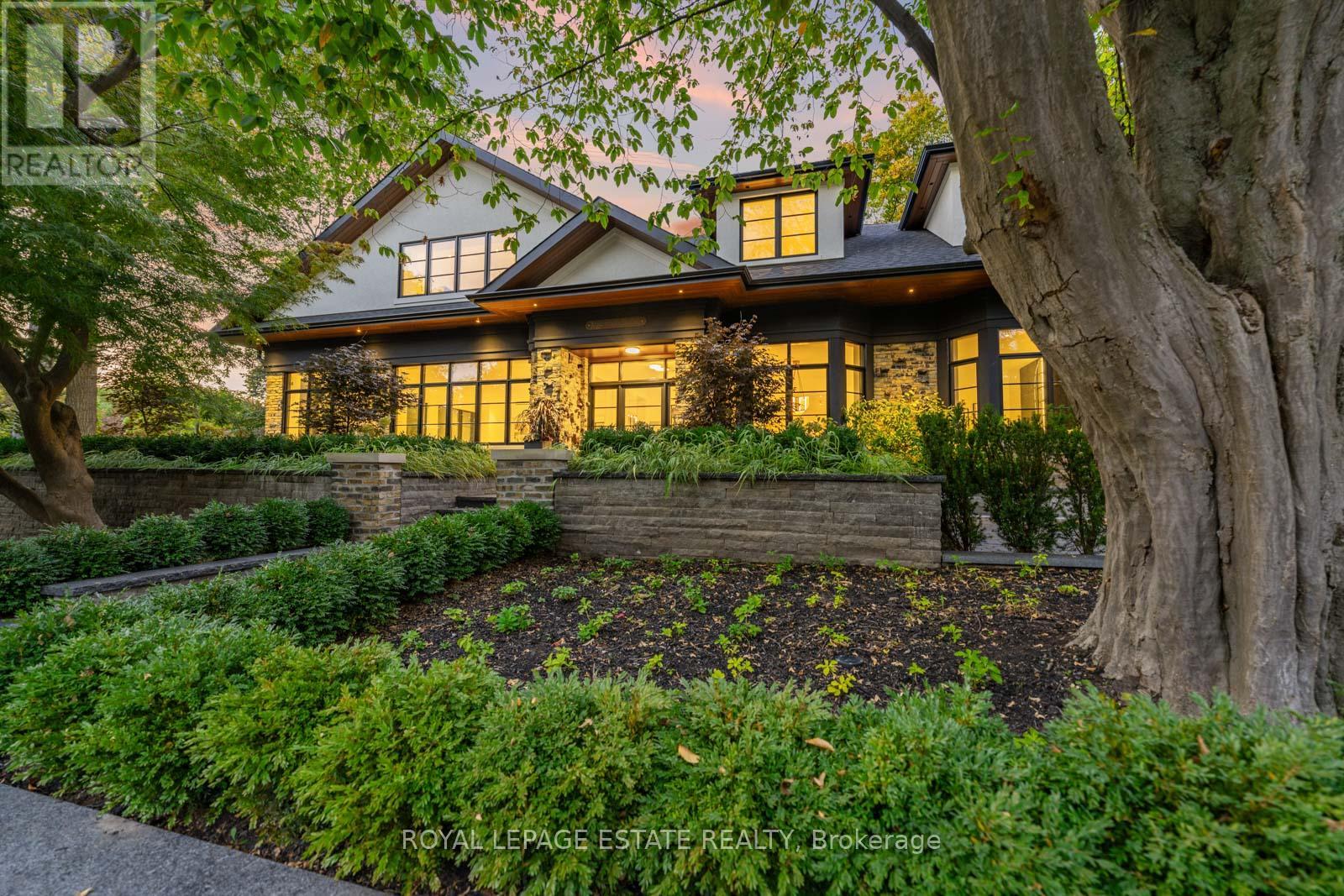 8 Crown Park Road, Toronto, Ontario  M4E 1J9 - Photo 3 - E12663188