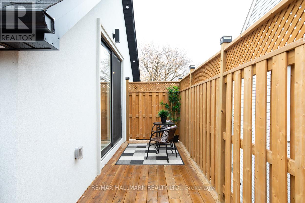 2nd Floor - 6 Luttrell Avenue, Toronto, Ontario  M4C 5E3 - Photo 16 - E12663270