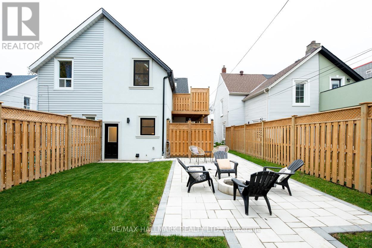 2nd Floor - 6 Luttrell Avenue, Toronto, Ontario  M4C 5E3 - Photo 18 - E12663270