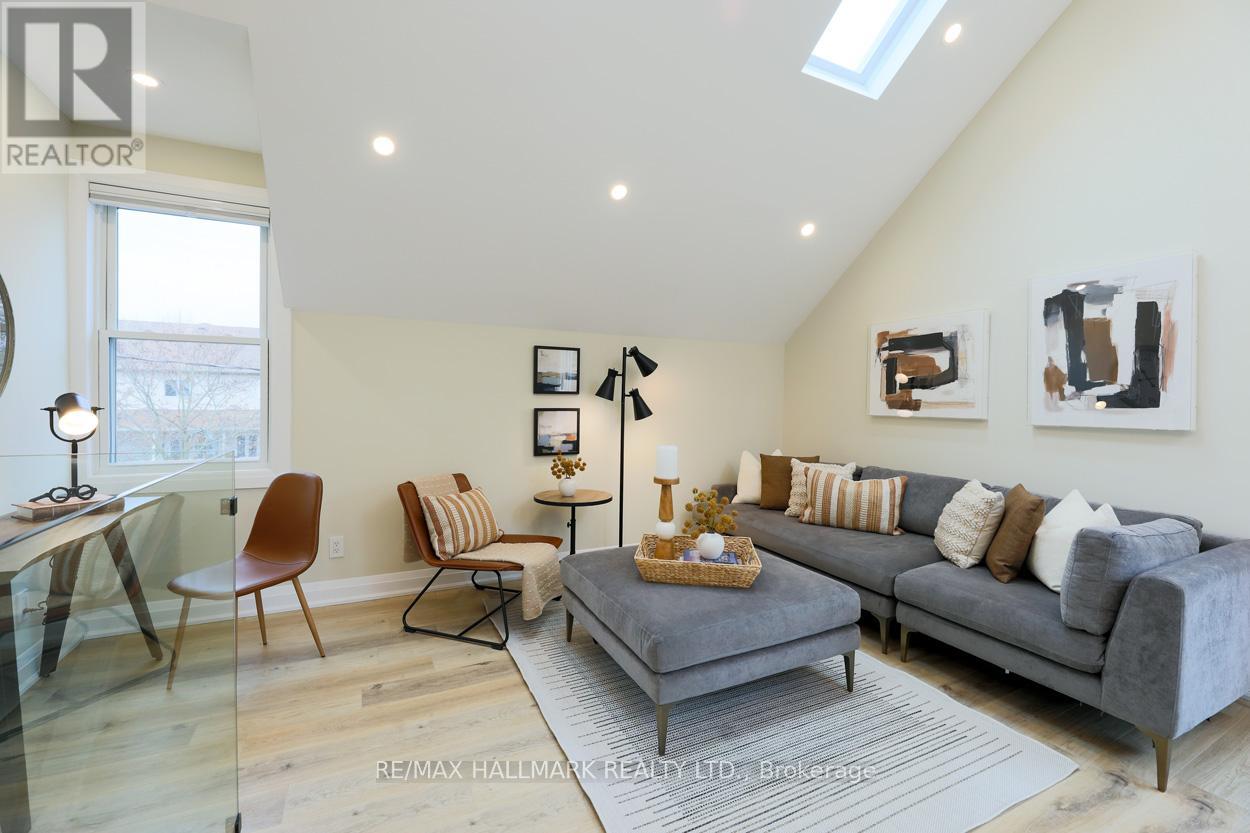 2nd Floor - 6 Luttrell Avenue, Toronto, Ontario  M4C 5E3 - Photo 5 - E12663270