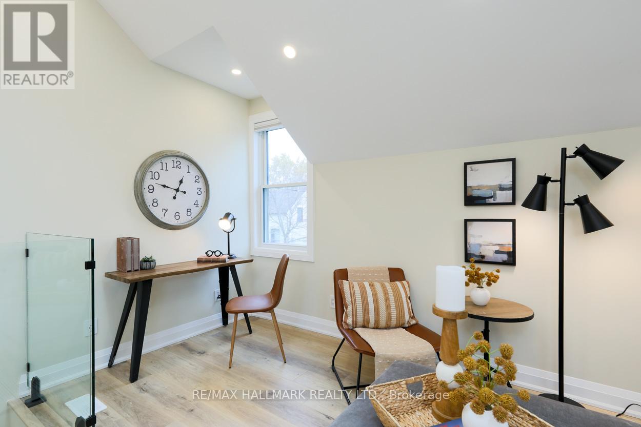 2nd Floor - 6 Luttrell Avenue, Toronto, Ontario  M4C 5E3 - Photo 6 - E12663270