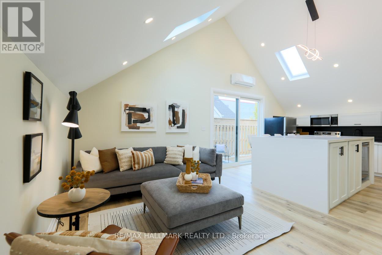 2nd Floor - 6 Luttrell Avenue, Toronto, Ontario  M4C 5E3 - Photo 7 - E12663270