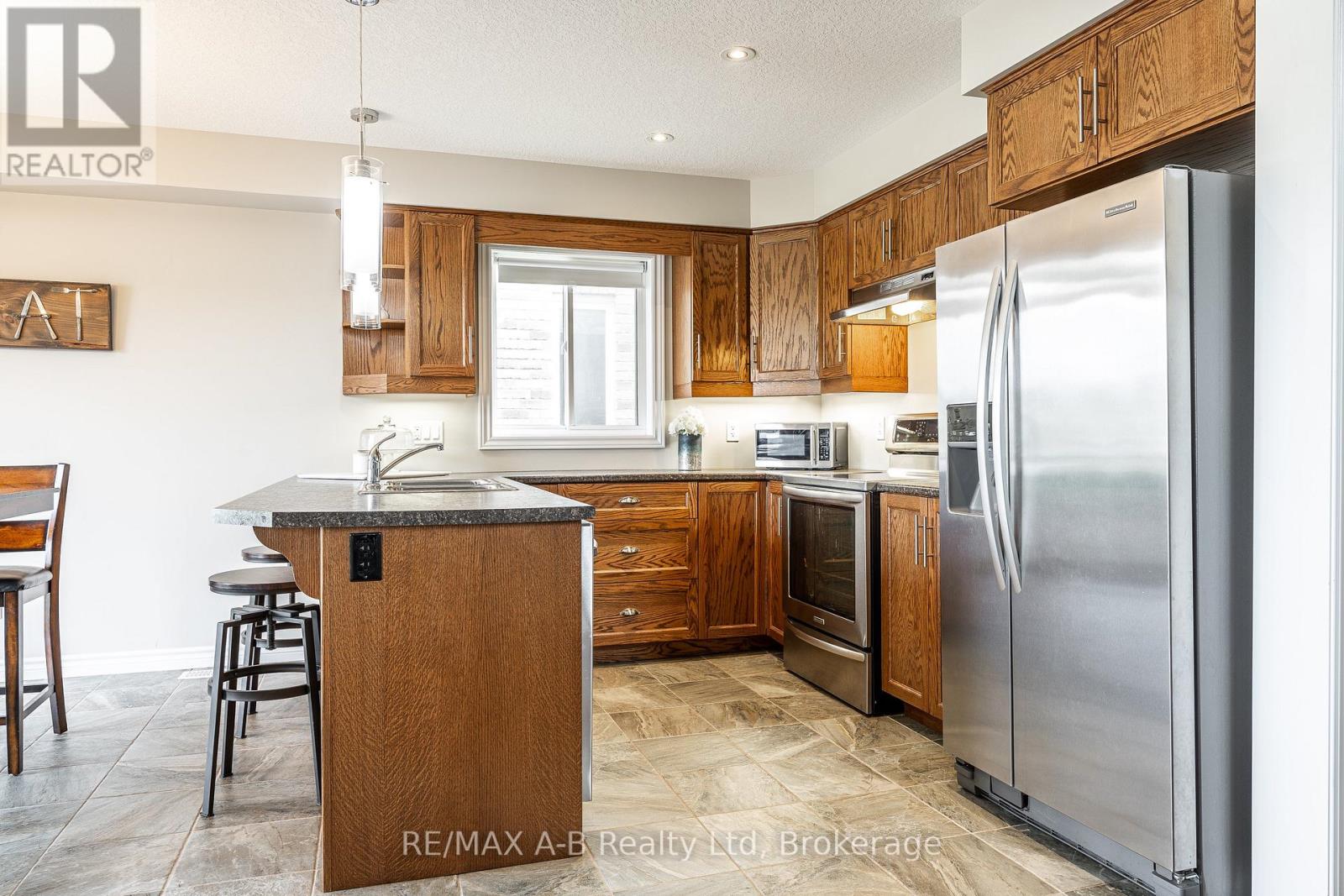 500 Forman Avenue, Stratford, Ontario N5A 0C5 - Photo 9 - X12399010