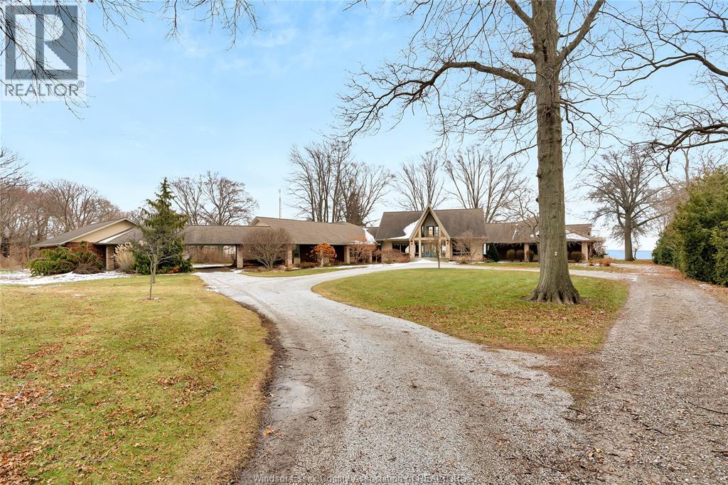 MLS# 26000202: 1275 SEACLIFF DRIVE, Kingsville, Canada