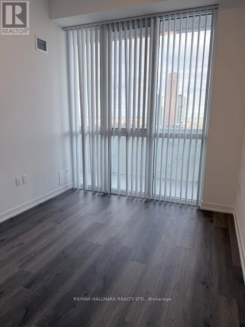 1607 - 8 Interchange Way E, Vaughan, Ontario  L4K 4M3 - Photo 2 - N12663156