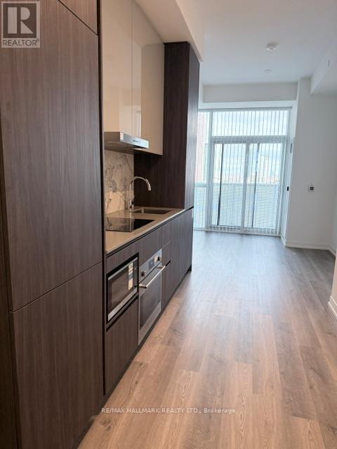 1607 - 8 Interchange Way E, Vaughan, Ontario  L4K 4M3 - Photo 3 - N12663156