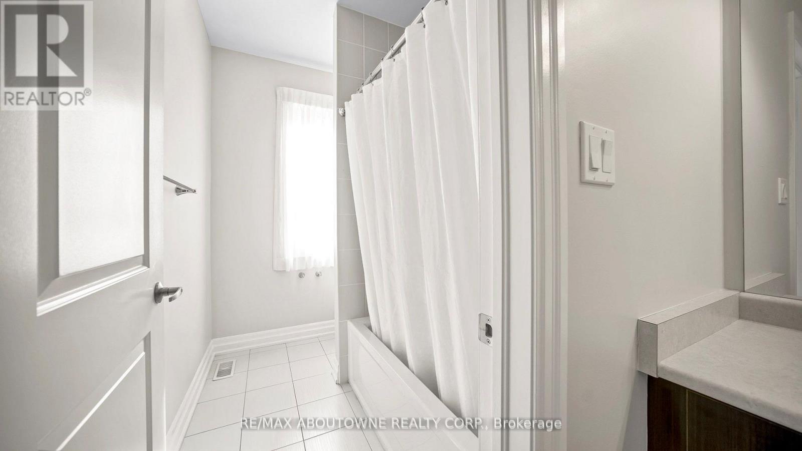 129 Robert Berry Crescent, King, Ontario  L7B 0M3 - Photo 16 - N12663164