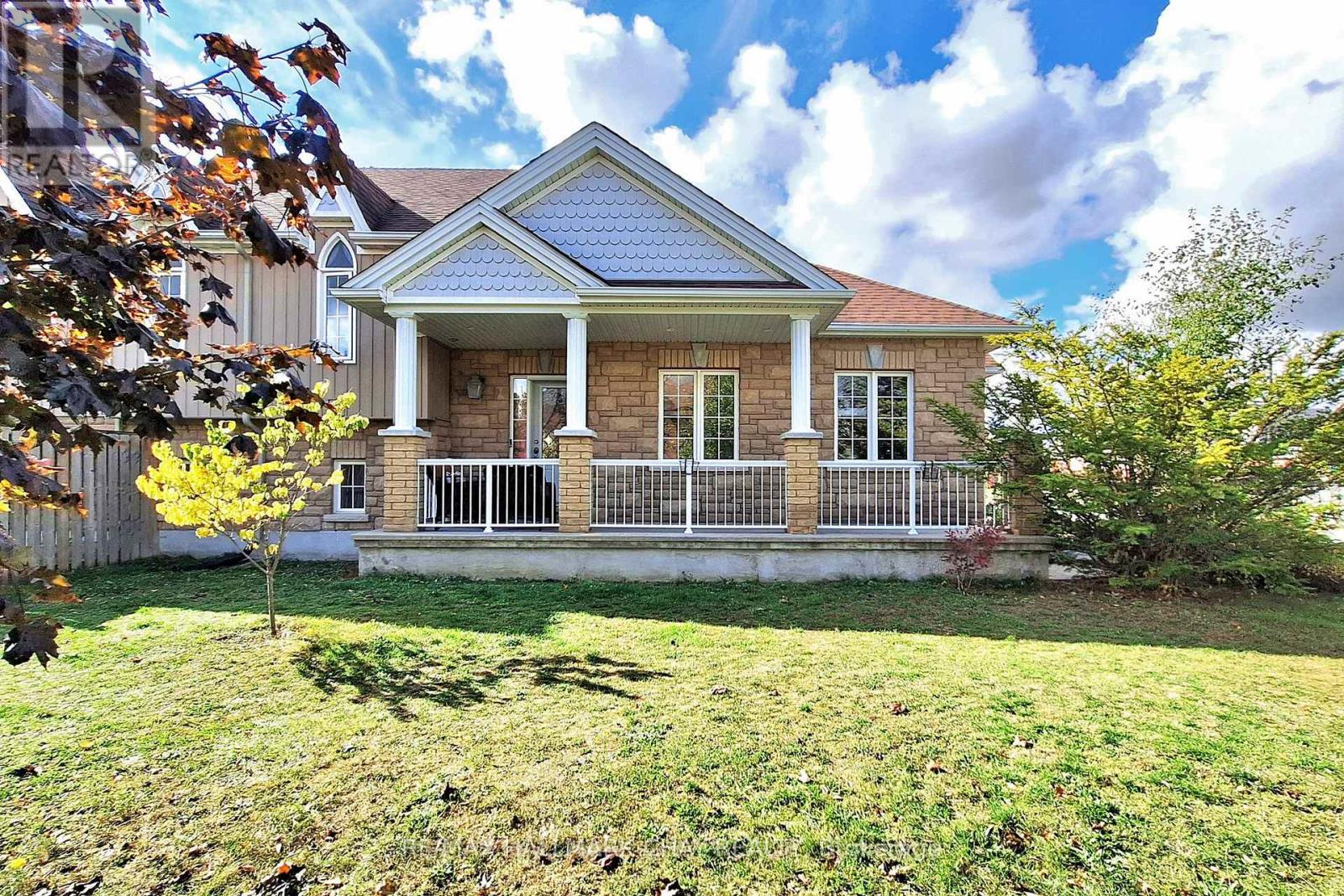 1069 Booth Avenue, Innisfil, Ontario  L9S 4X2 - Photo 2 - N12663176