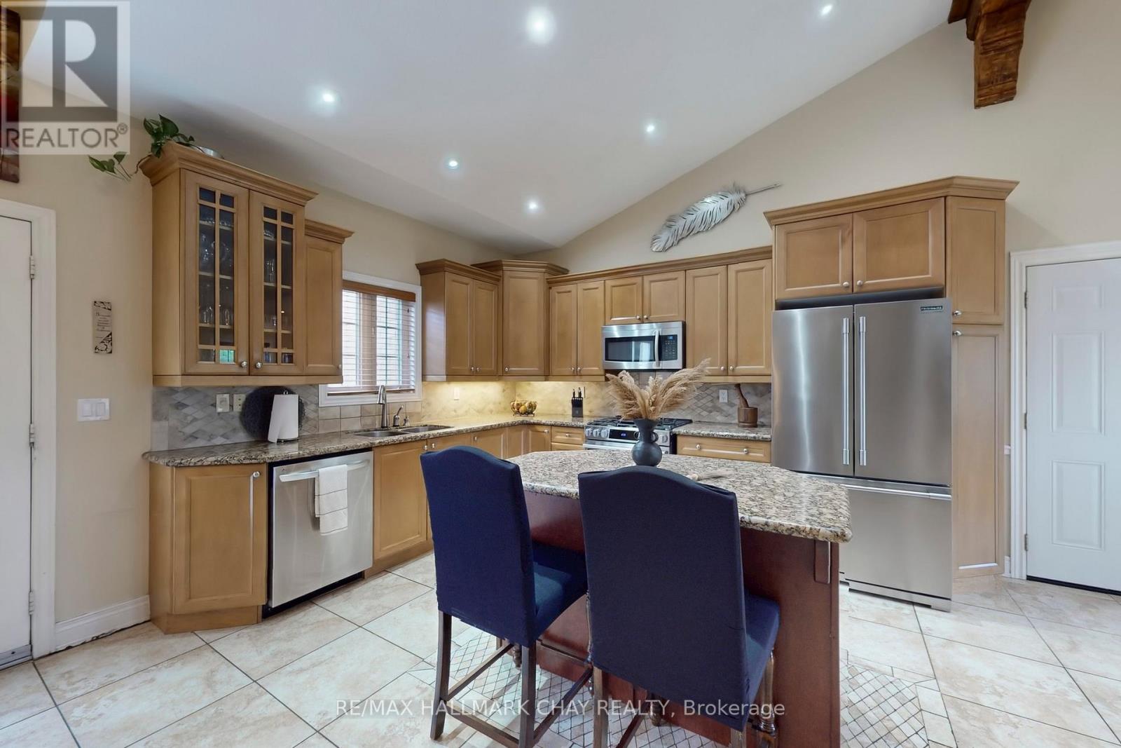 1069 Booth Avenue, Innisfil, Ontario  L9S 4X2 - Photo 9 - N12663176