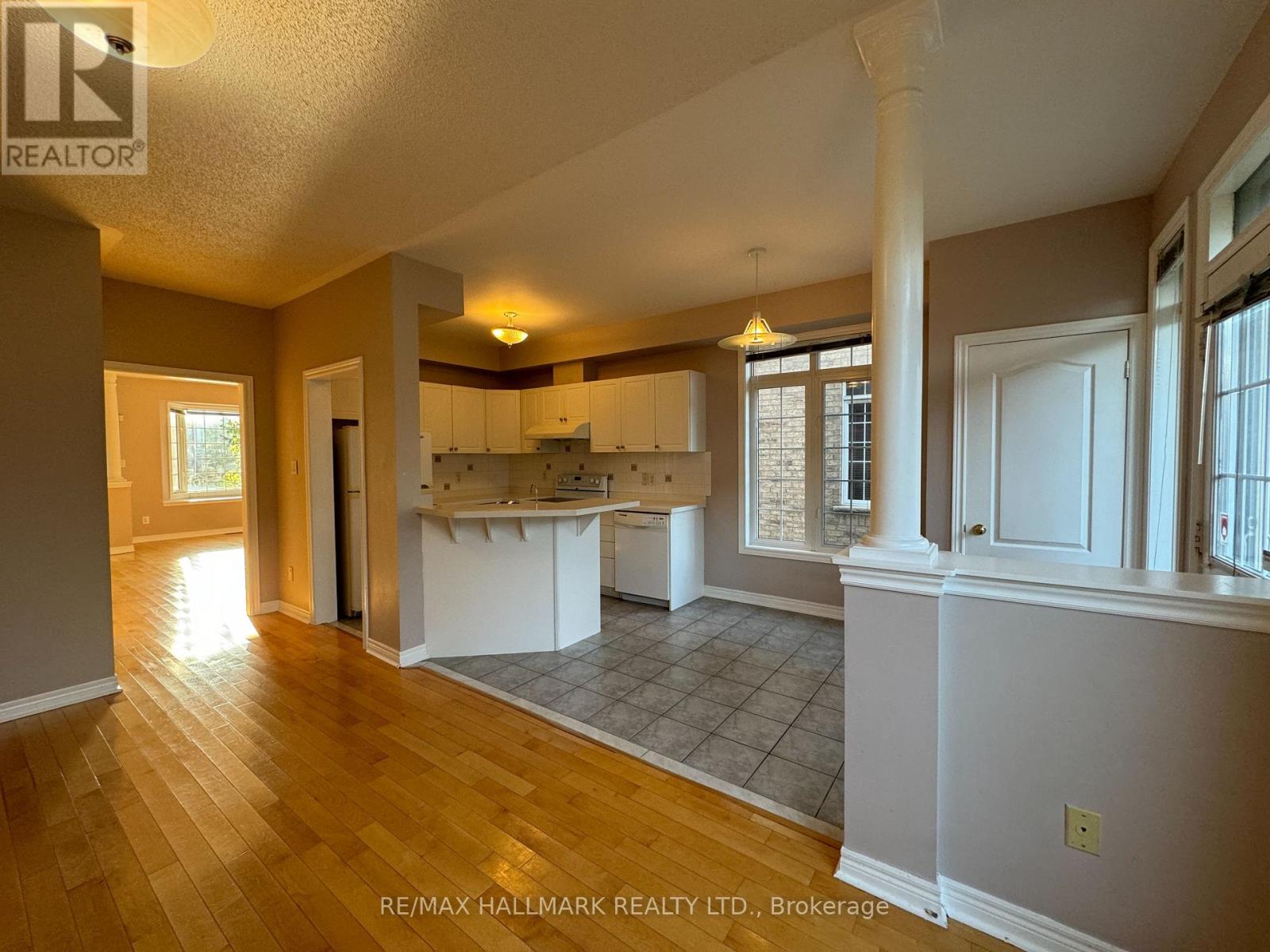 10561 Bayview Avenue, Richmond Hill, Ontario  L4C 0M8 - Photo 5 - N12663256