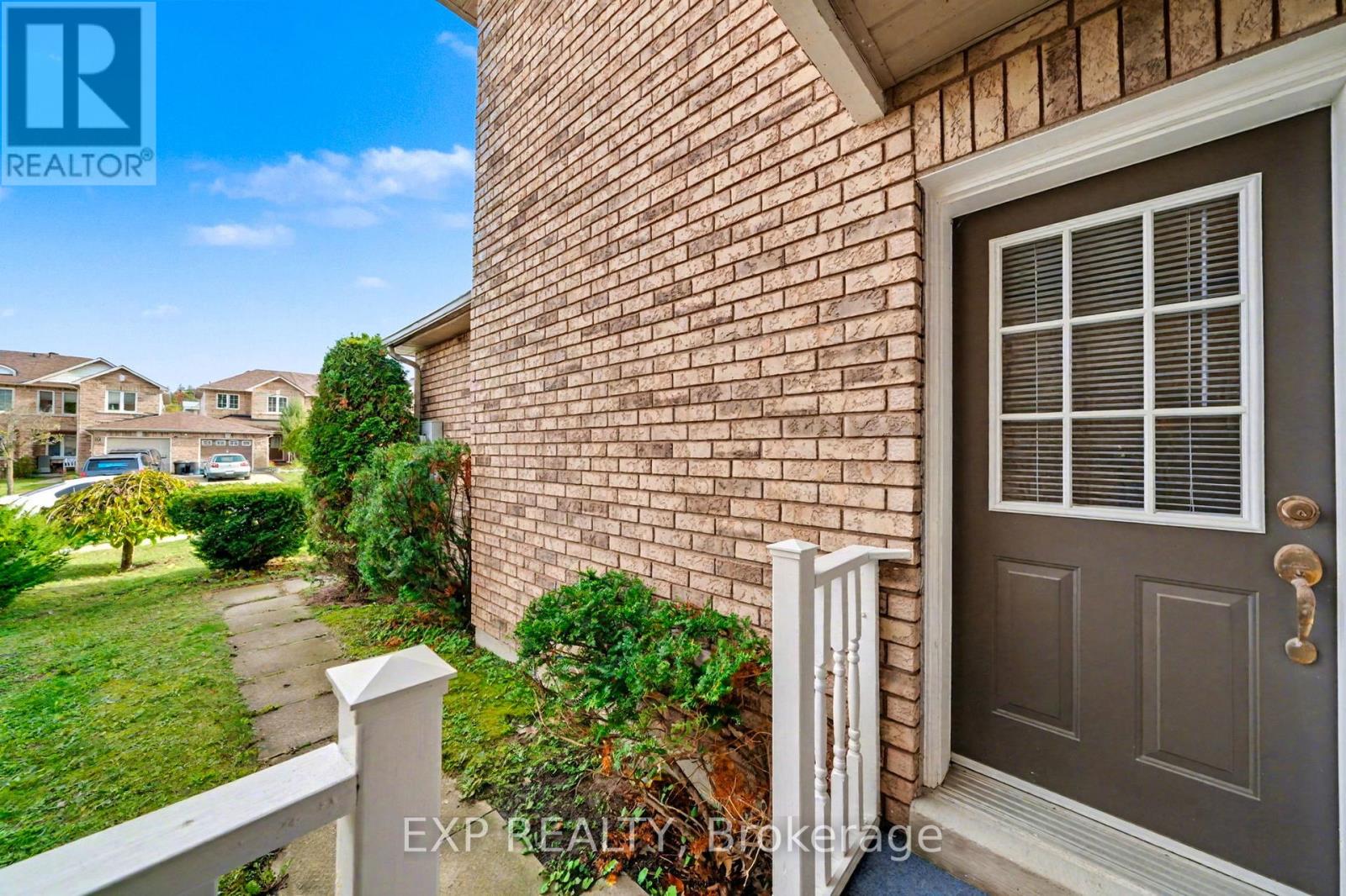 56 Hawthorne Crescent, Barrie, Ontario  L4N 9Y7 - Photo 3 - S12663302