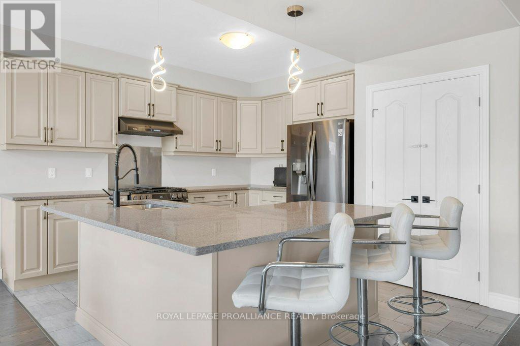 108 Ledgerock Court, Quinte West, Ontario  K8R 0A1 - Photo 12 - X12514198