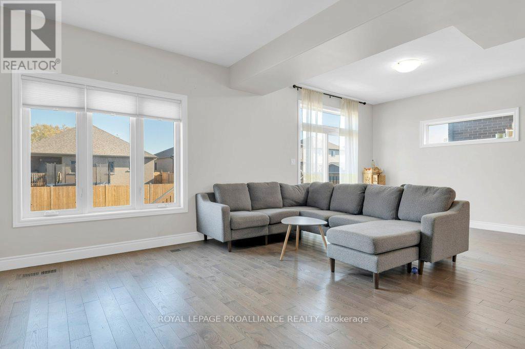 108 Ledgerock Court, Quinte West, Ontario  K8R 0A1 - Photo 17 - X12514198