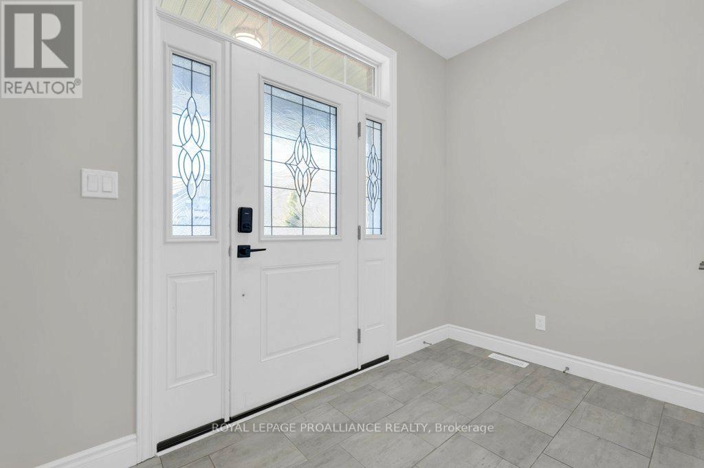 108 Ledgerock Court, Quinte West, Ontario  K8R 0A1 - Photo 8 - X12514198