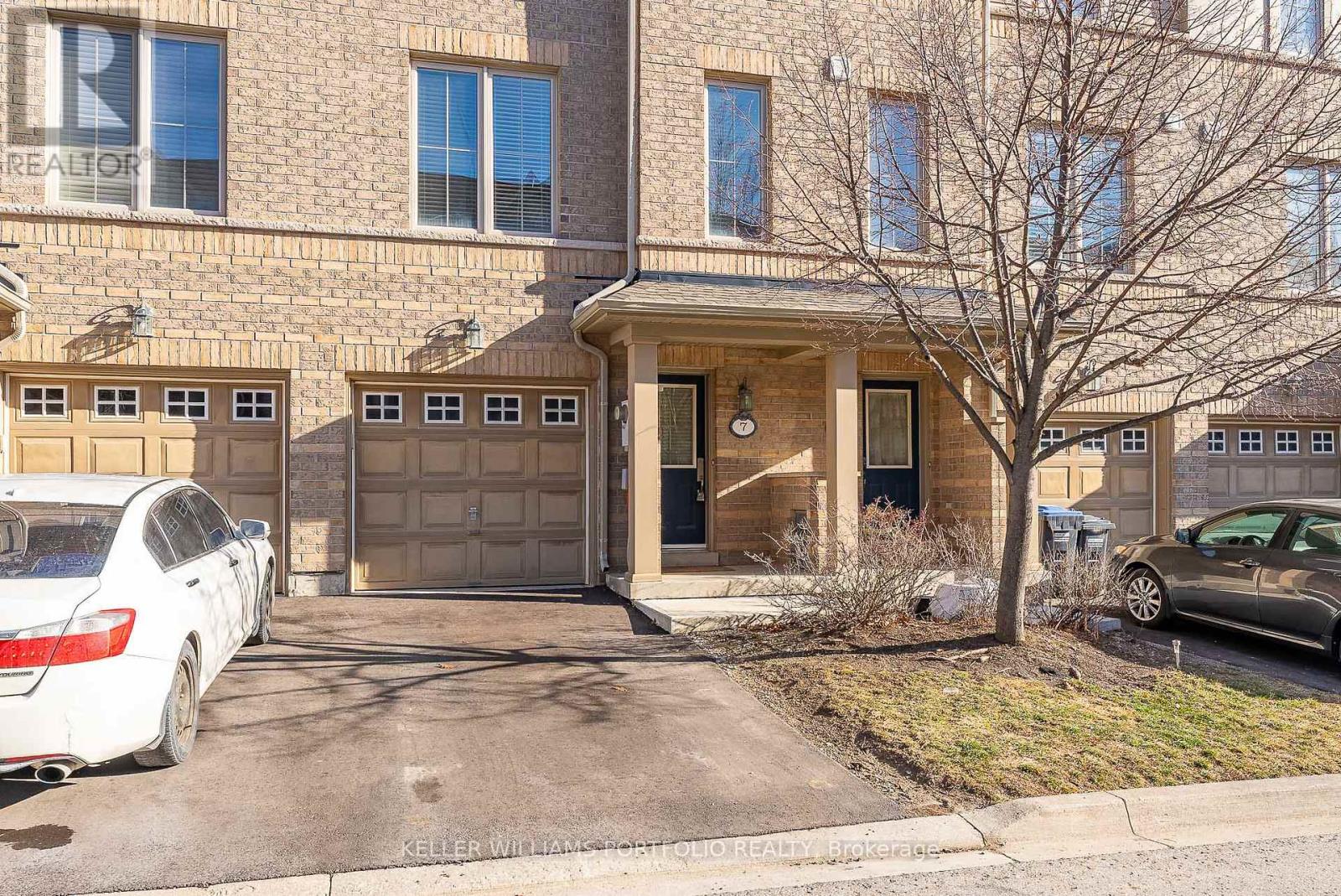 7 Cailiff Street, Brampton, Ontario  L6Y 0P9 - Photo 3 - W12663152