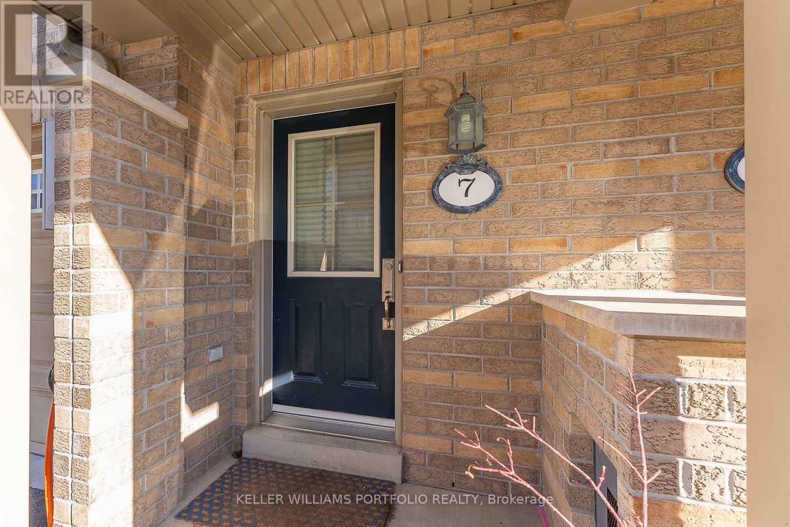 7 Cailiff Street, Brampton, Ontario  L6Y 0P9 - Photo 4 - W12663152