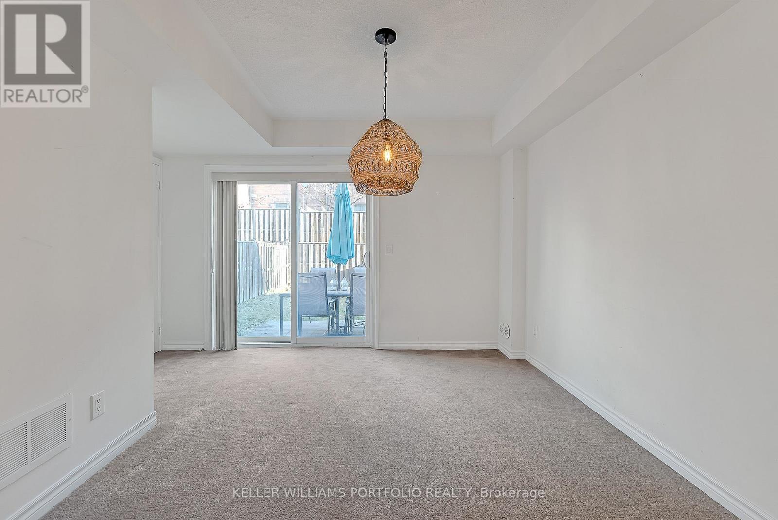 7 Cailiff Street, Brampton, Ontario  L6Y 0P9 - Photo 7 - W12663152