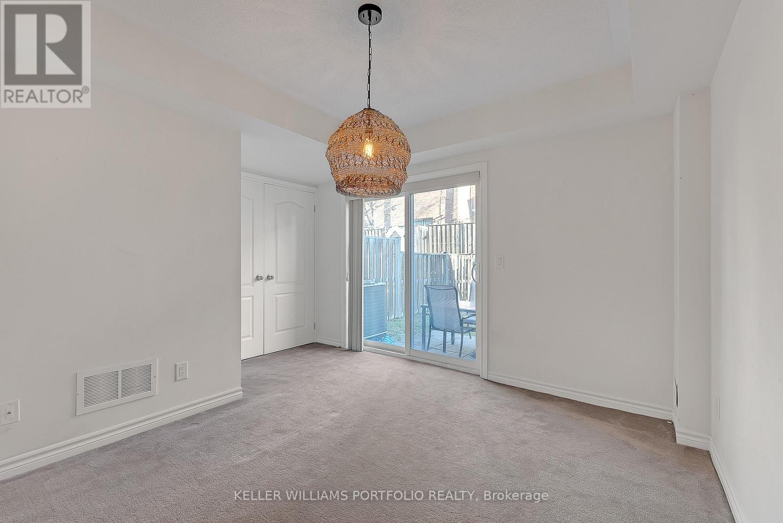 7 Cailiff Street, Brampton, Ontario  L6Y 0P9 - Photo 9 - W12663152