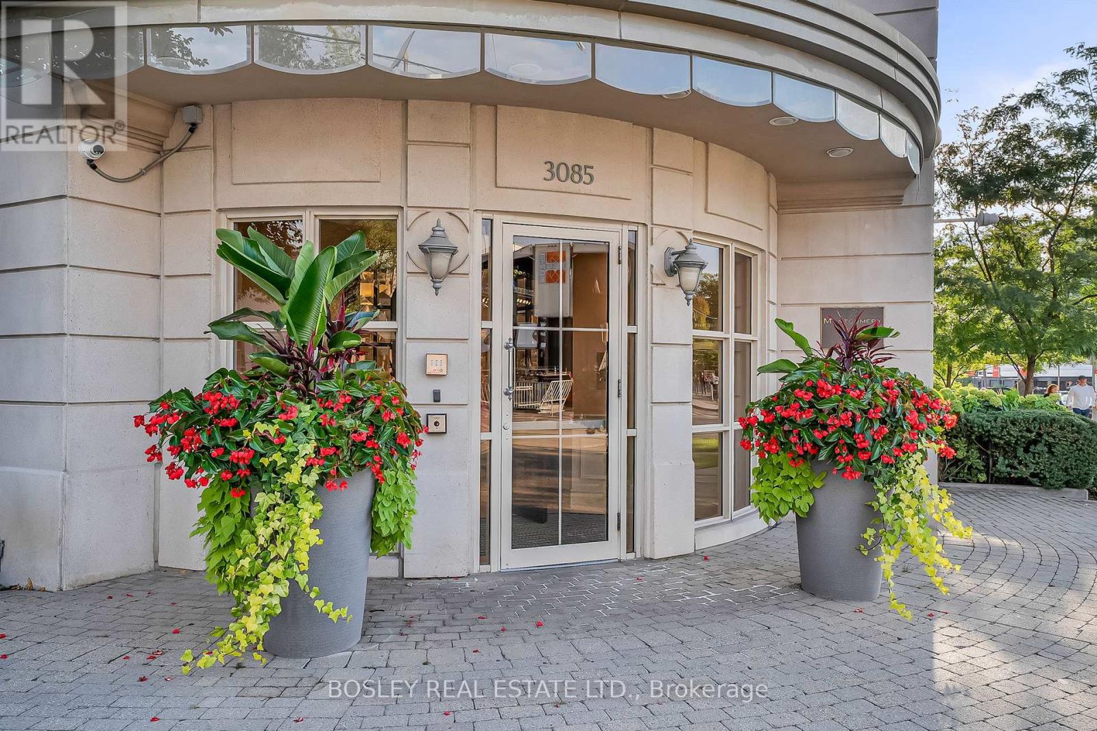 415 - 3085 Bloor Street W, Toronto, Ontario  M8X 1C9 - Photo 2 - W12663206