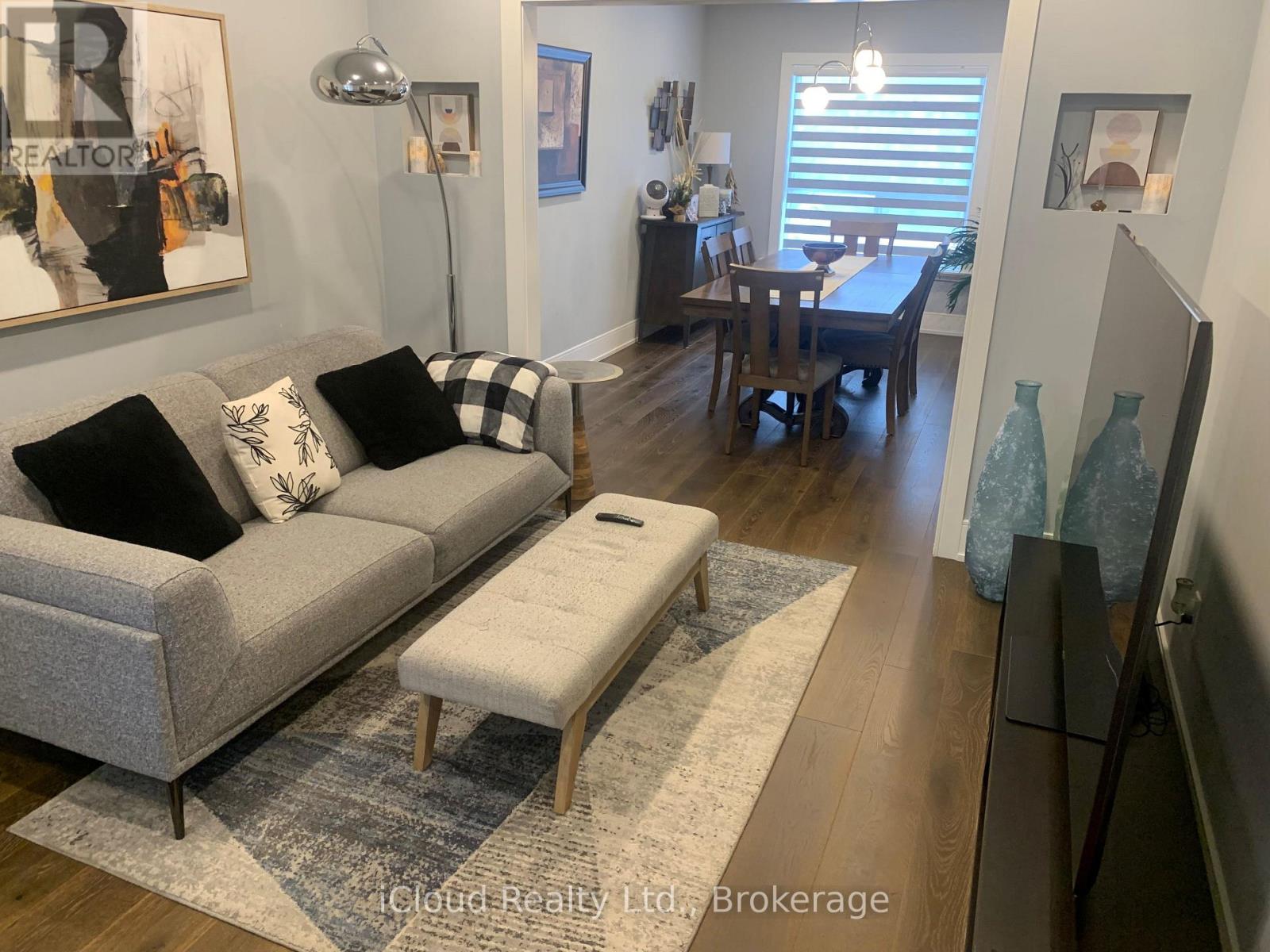 878 Blyleven Boulevard, Mississauga, Ontario  L5V 2J3 - Photo 4 - W12663318