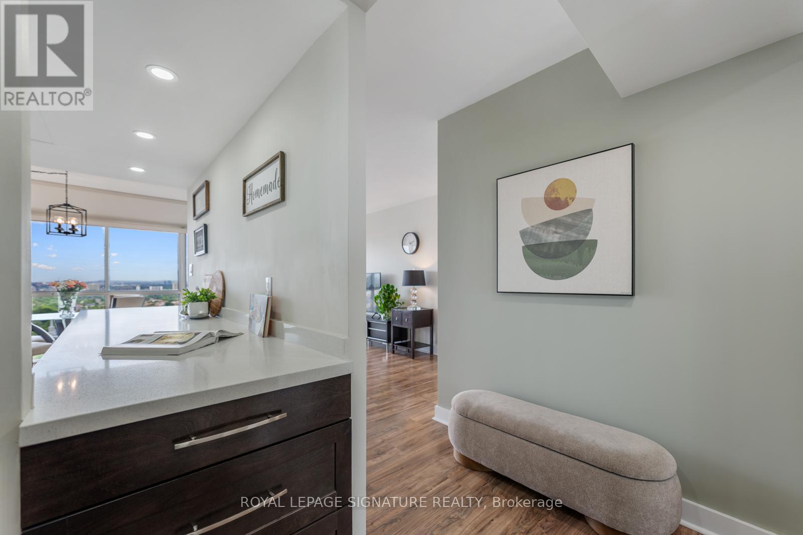 Lph4 - 880 Dundas Street W, Mississauga, Ontario  L5C 4H3 - Photo 4 - W12663322