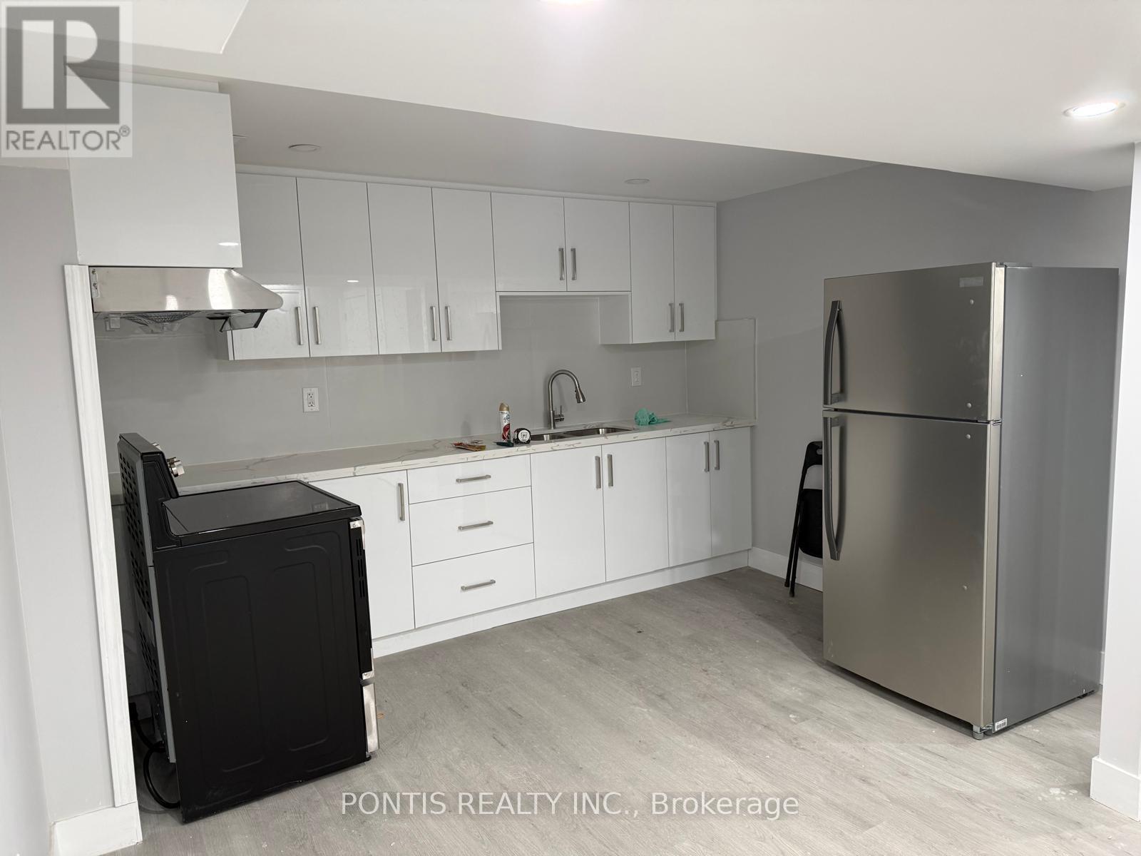 55 Wildberry Crescent, Brampton, Ontario  L6R 1J9 - Photo 2 - W12663340