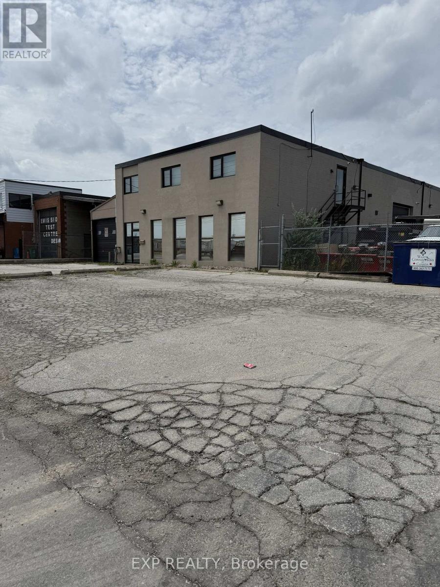 1261 Britannia Road E, Mississauga, Ontario  L4W 1C7 - Photo 2 - W12663350