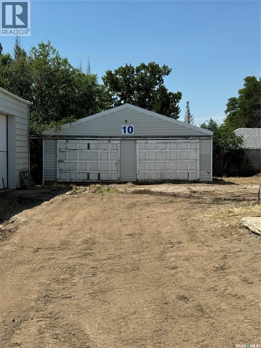 12-14 39 Highway, Estevan, Saskatchewan  S4A 0R4 - Photo 4 - SK026232