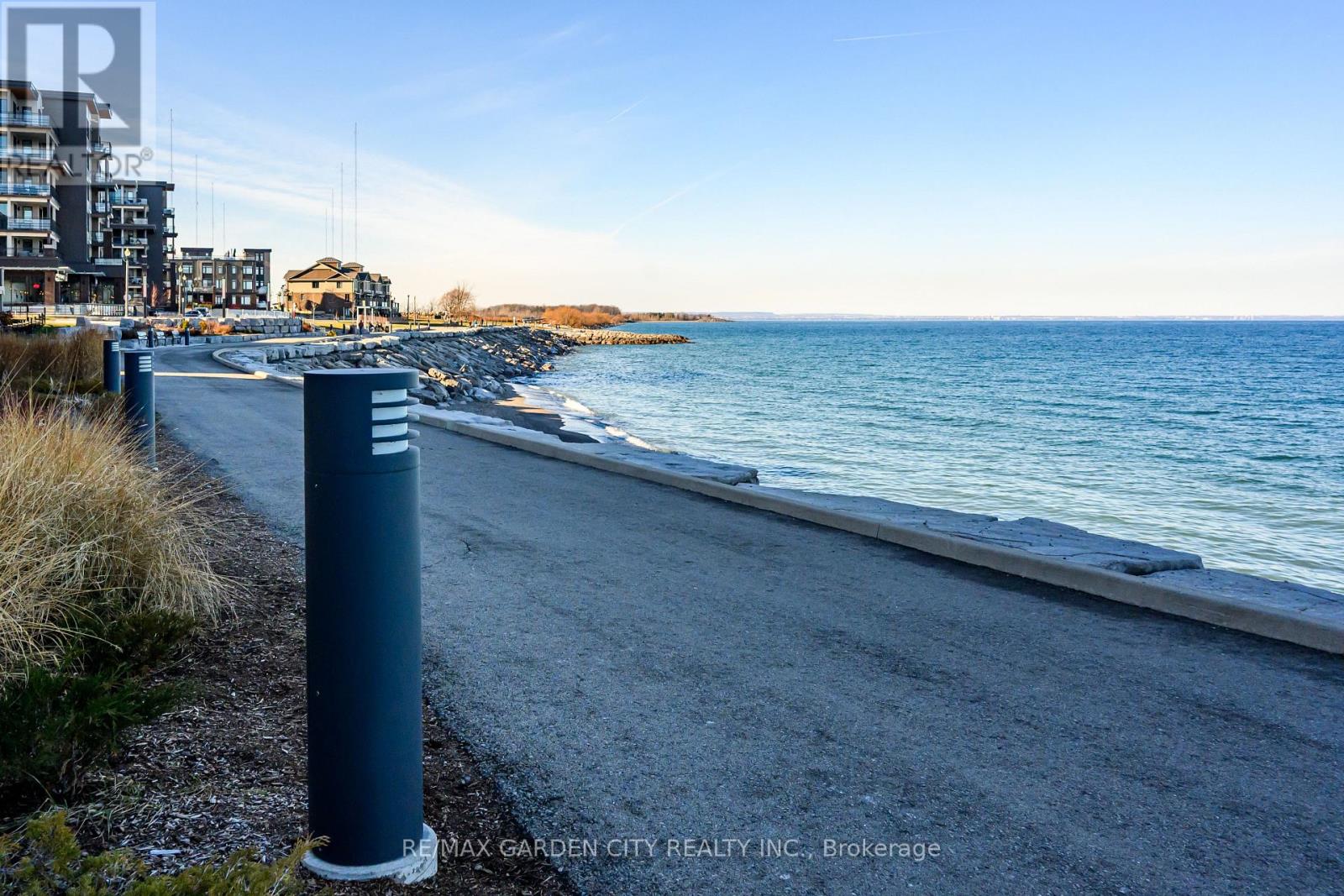 408 - 10 Concord Place, Grimsby, Ontario  L3M 0G6 - Photo 2 - X12663140