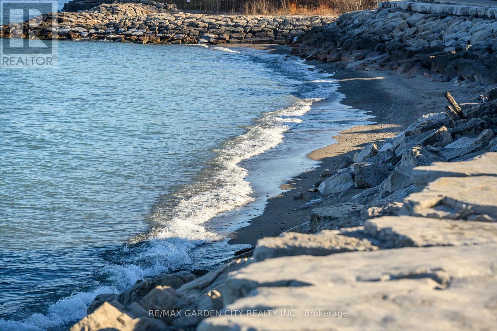 408 - 10 Concord Place, Grimsby, Ontario  L3M 0G6 - Photo 6 - X12663140